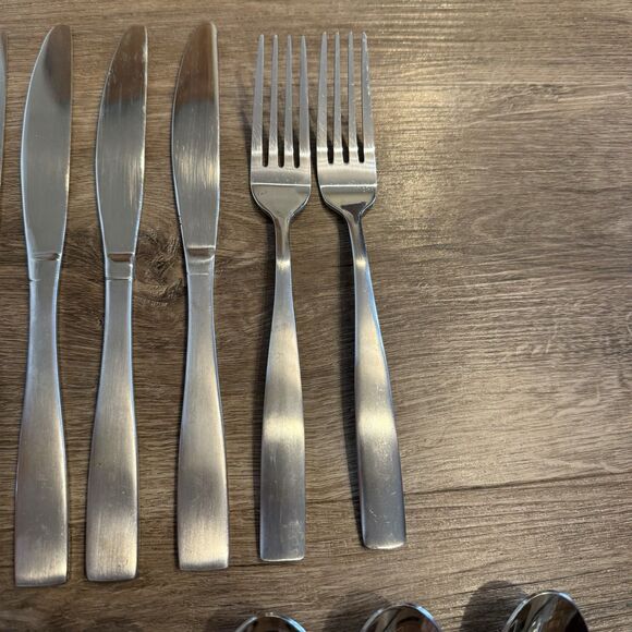 Cambridge Silver Southview Sand 0-21 Stainless Satin/Glossy Flatware Set of 20 - Picture 4 of 10